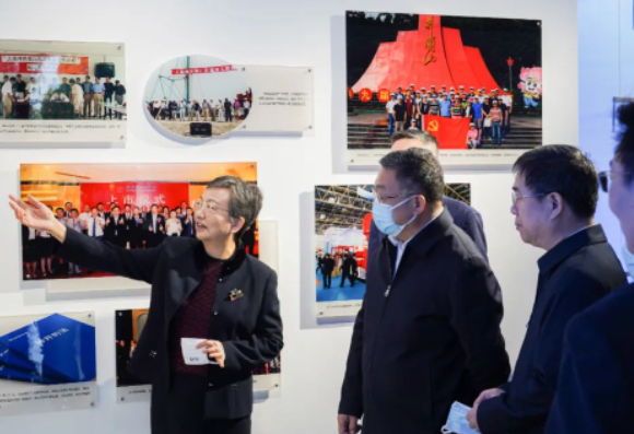 中石化高級(jí)副總裁劉宏斌一行益臨神開(kāi)參觀(guān)考察(圖5)